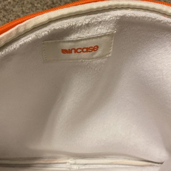In case Neoprene Orange Laptop Sleeve - Picture 3 of 3